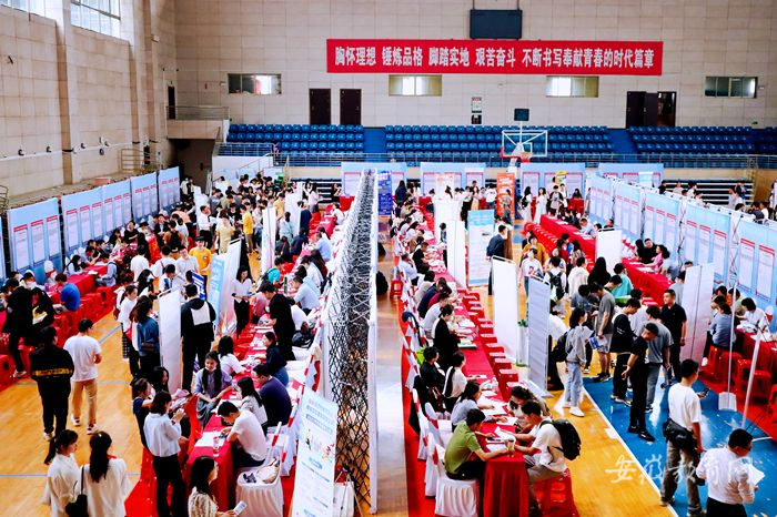37000cm威尼斯举办“百日冲刺促就业”2023届毕业生夏季双选会1.png