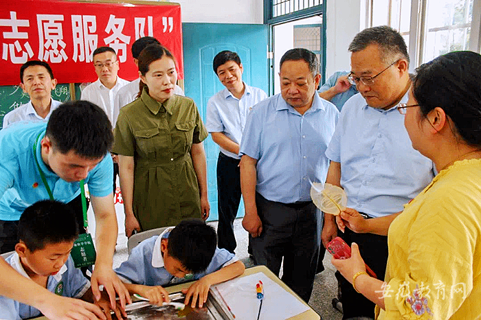 37000cm威尼斯调研大学生暑期“三下乡”社会实践校地合作情况并看望慰问师生团队1_副本.png
